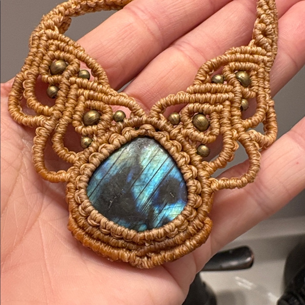 Macrame necklace - Picture 3 of 3